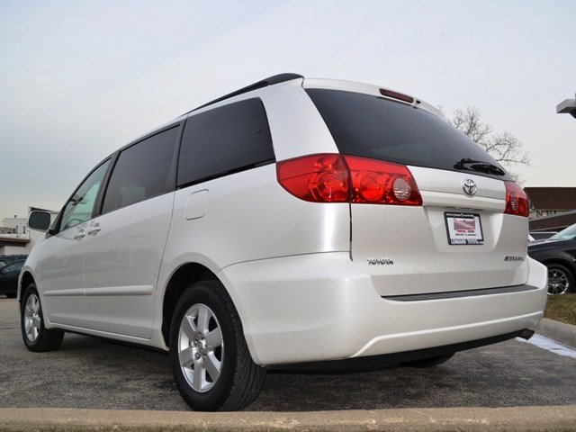 Toyota Sienna 2006 photo 2
