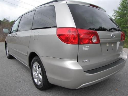 Toyota Sienna 2006 photo 1