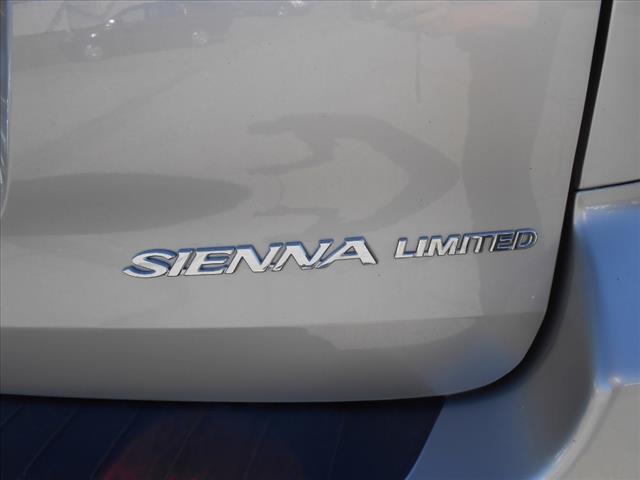Toyota Sienna 2006 photo 2