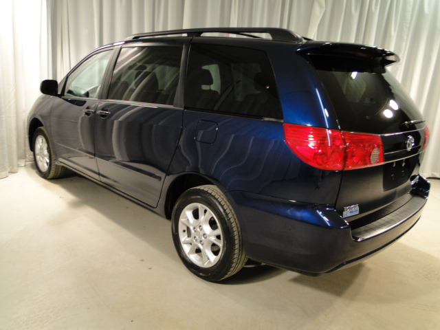 Toyota Sienna 2006 photo 2