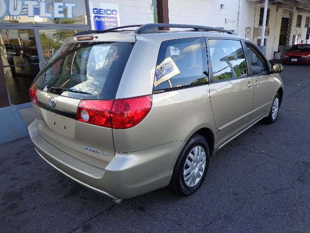 Toyota Sienna 2006 photo 1