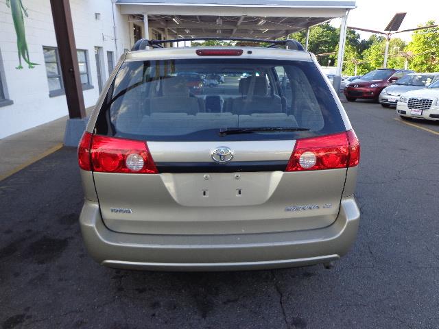 Toyota Sienna 2006 photo 2
