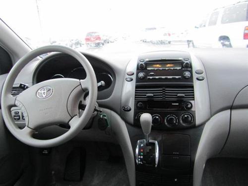 Toyota Sienna 2006 photo 3