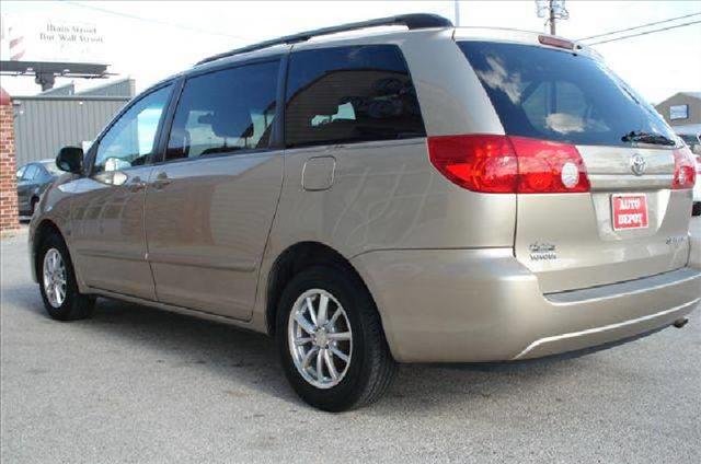 Toyota Sienna 2006 photo 2