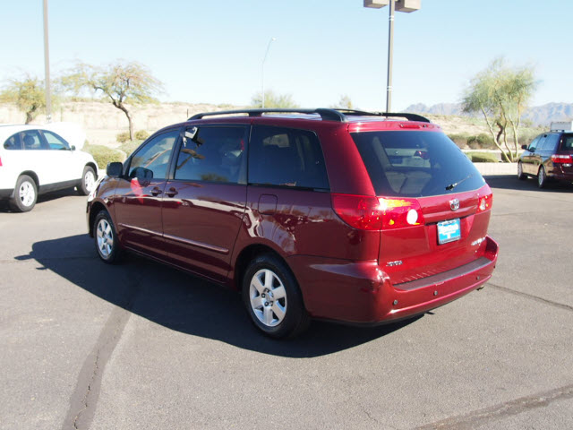 Toyota Sienna 2006 photo 2