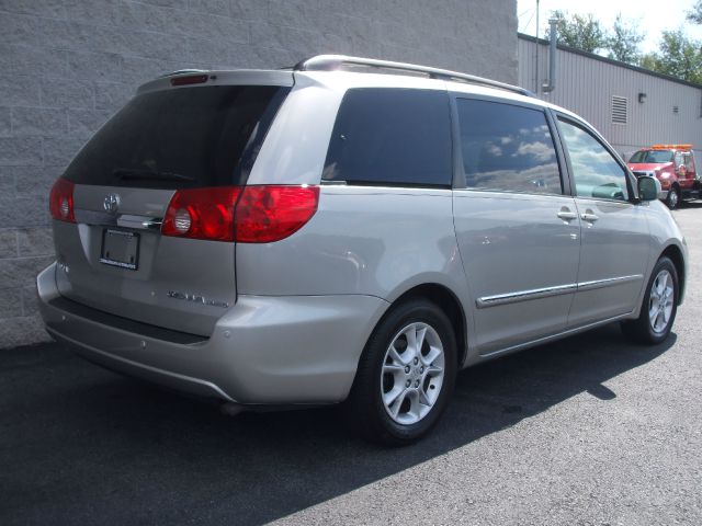 Toyota Sienna 2006 photo 1