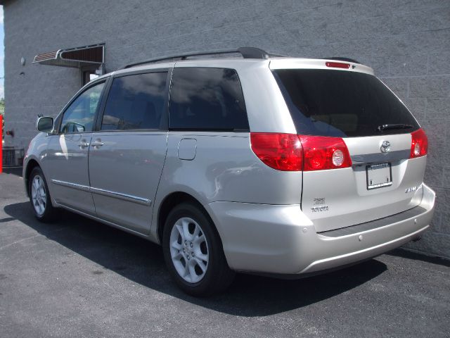 Toyota Sienna 2006 photo 2