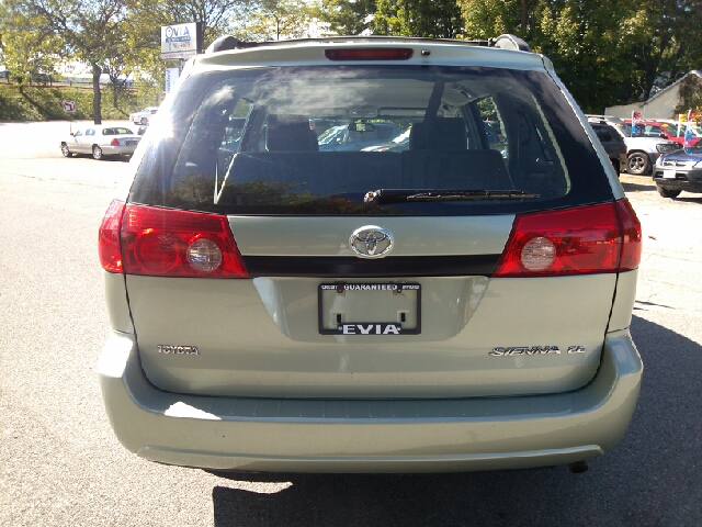 Toyota Sienna XLT 4.6L 4WD MiniVan