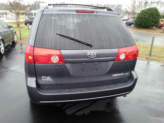 Toyota Sienna 2006 photo 1