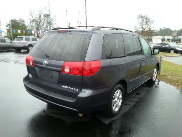 Toyota Sienna 2006 photo 3