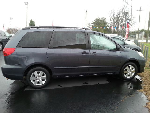 Toyota Sienna 2006 photo 4