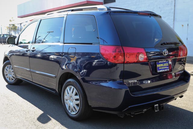 Toyota Sienna 2006 photo 2