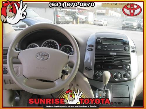 Toyota Sienna 2006 photo 2