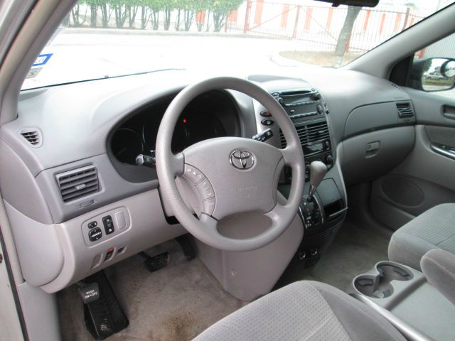 Toyota Sienna 2006 photo 1