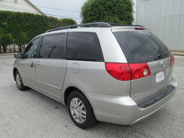 Toyota Sienna 2006 photo 16