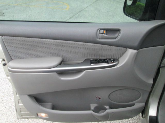 Toyota Sienna 2006 photo 2