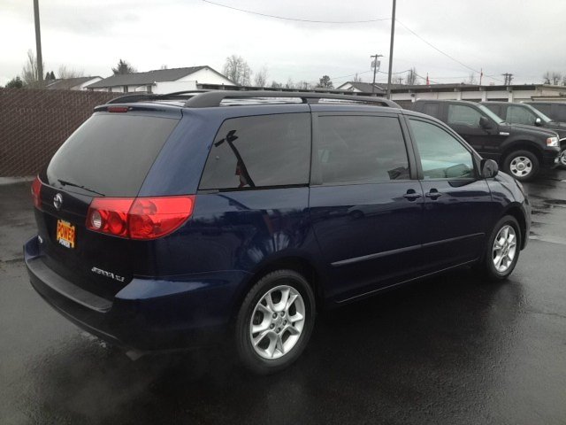 Toyota Sienna 2006 photo 2
