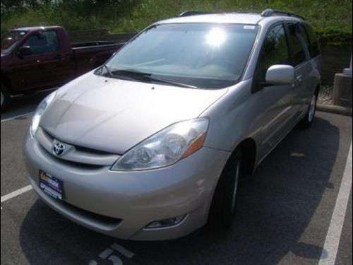Toyota Sienna 2006 photo 2