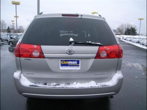 Toyota Sienna 2006 photo 1
