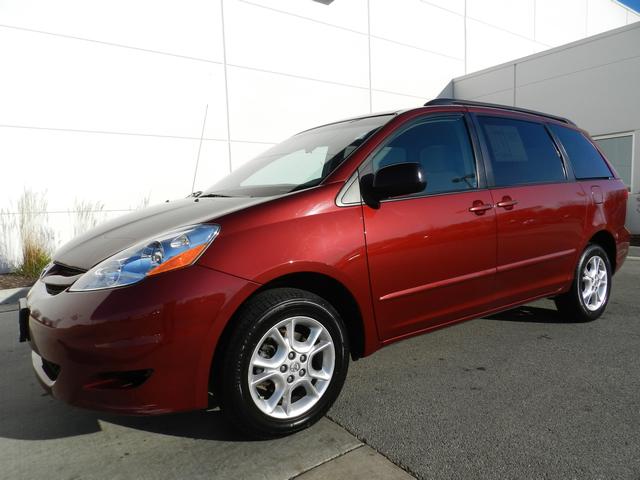 Toyota Sienna 2006 photo 1