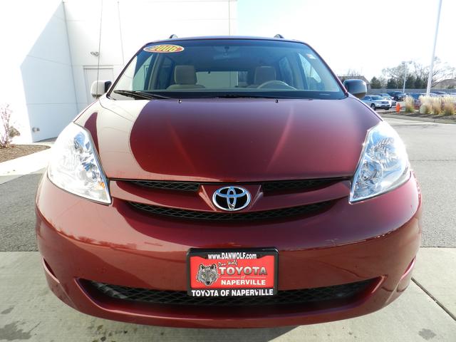 Toyota Sienna 2006 photo 2