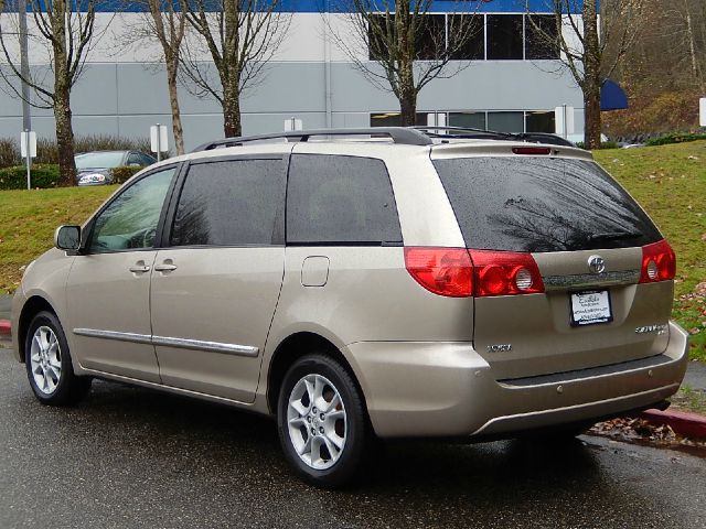 Toyota Sienna 2006 photo 2