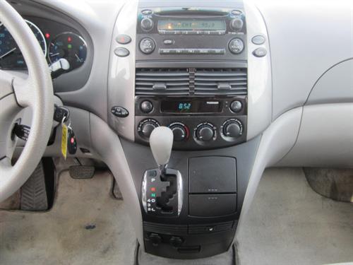 Toyota Sienna 2006 photo 1