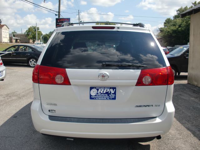 Toyota Sienna 2006 photo 1