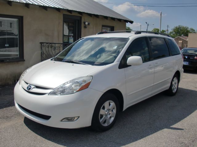 Toyota Sienna 2006 photo 2