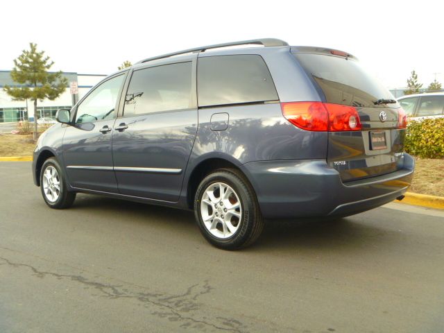 Toyota Sienna 2006 photo 1