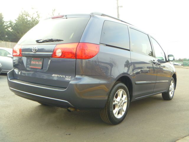 Toyota Sienna 2006 photo 2