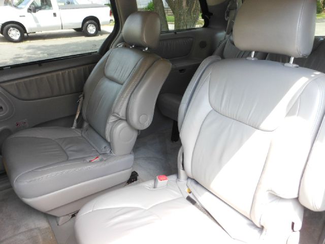 Toyota Sienna SEL Sport Utility 4D MiniVan