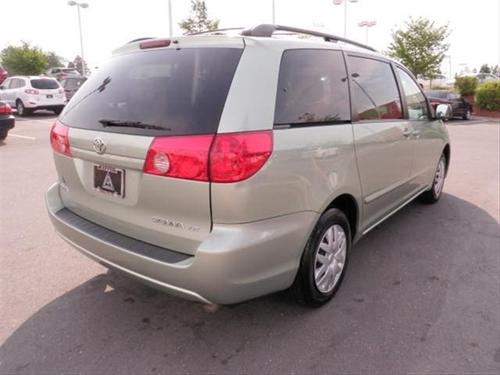 Toyota Sienna 2006 photo 1
