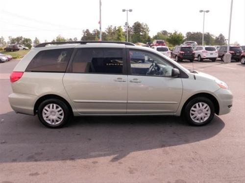 Toyota Sienna 2006 photo 2