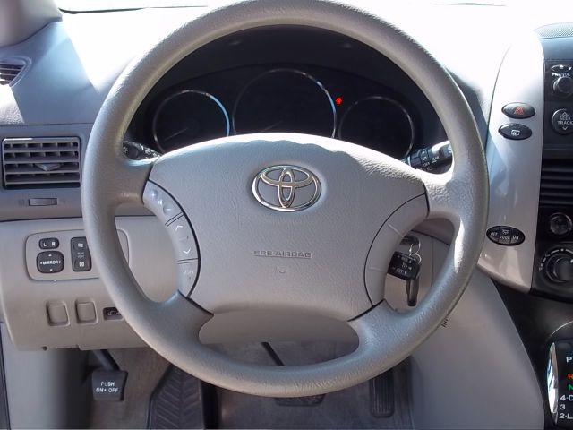 Toyota Sienna 2006 photo 2