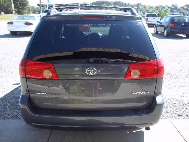 Toyota Sienna 2006 photo 6