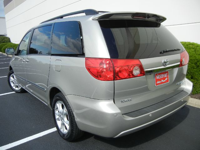 Toyota Sienna 2006 photo 1