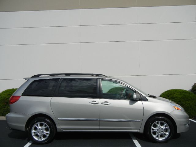 Toyota Sienna 2006 photo 2