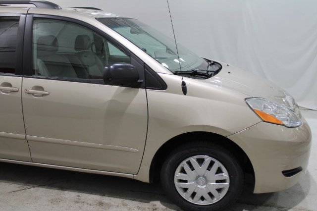 Toyota Sienna 2006 photo 2