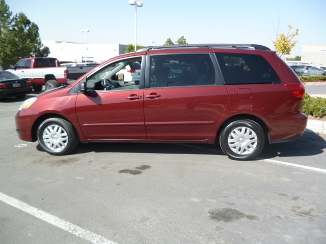 Toyota Sienna 2006 photo 2