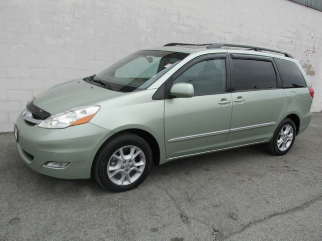Toyota Sienna 2006 photo 1