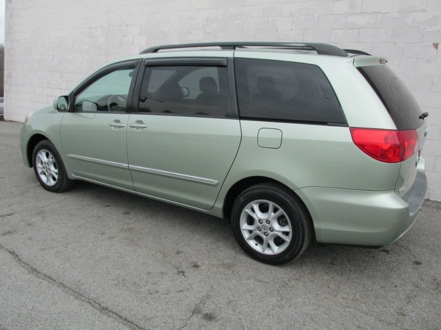 Toyota Sienna 2006 photo 2