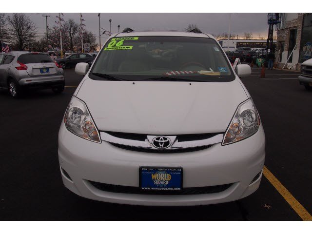 Toyota Sienna 2006 photo 2