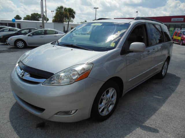 Toyota Sienna 2006 photo 1