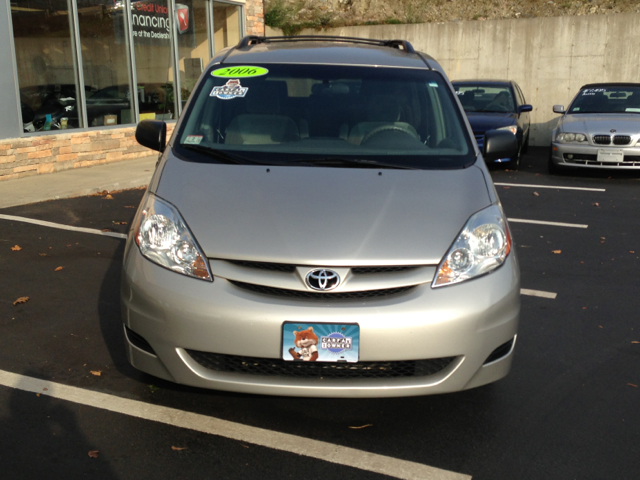 Toyota Sienna 2006 photo 2