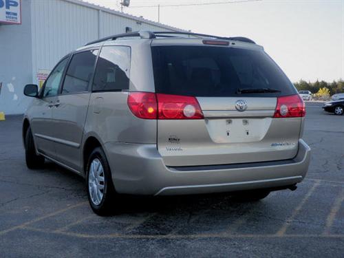 Toyota Sienna 2006 photo 1