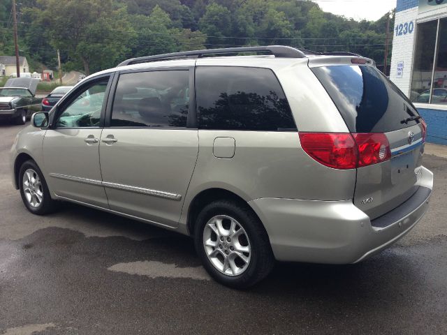 Toyota Sienna 2006 photo 2