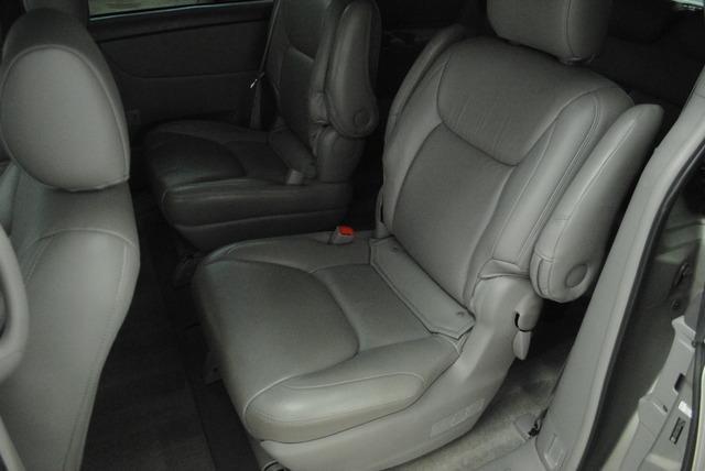 Toyota Sienna 2006 photo 17