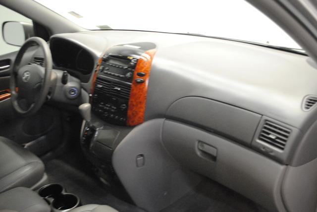 Toyota Sienna 2006 photo 28