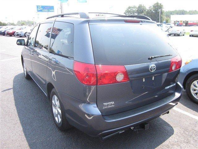 Toyota Sienna 2007 photo 2